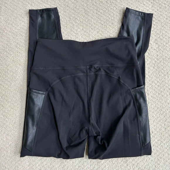 Athleta | GLEAM CHATURANGA TO TOWN TIGHT Legging, Size Medium - Picture 4 of 7